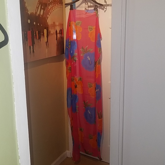 Swim sarong - Picture 1 of 4